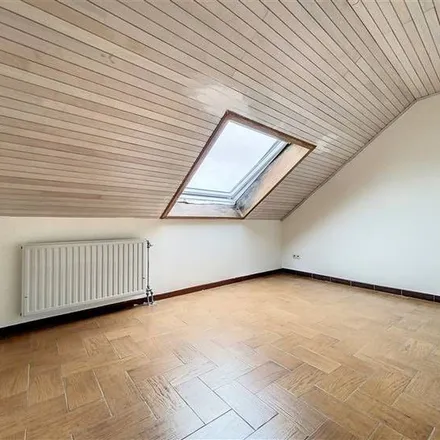 Rent this 3 bed apartment on Tereken 118 in 9100 Sint-Niklaas, Belgium