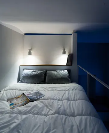Rent this 1 bed apartment on Zaza Ramen in Via Solferino, 48
