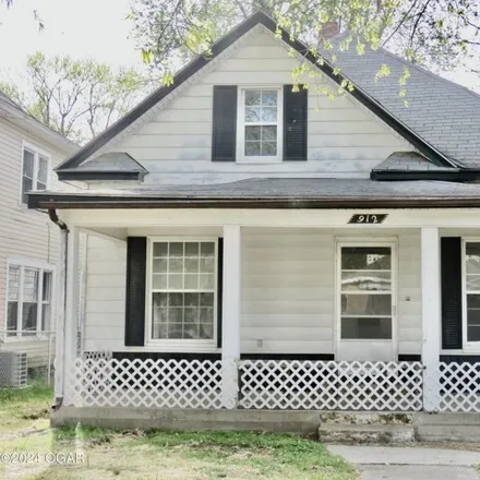 Buy this 3 bed house on 934 Chestnut Avenue in West Joplin, Joplin