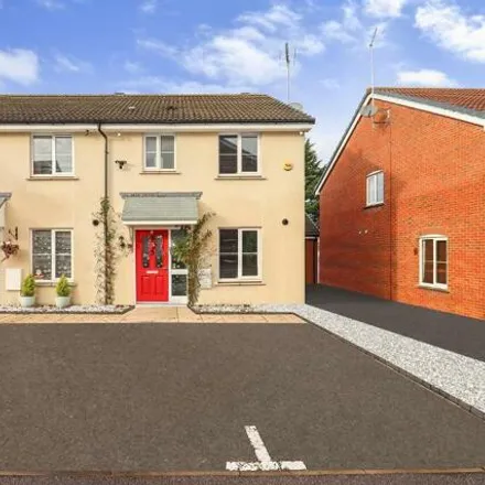 Buy this 3 bed duplex on Goodhart Crescent in Dunstable, LU6 3FL