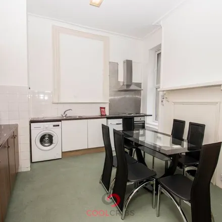 Rent this 3 bed apartment on Caledonian Supermarket & Off License in Caledonian Road, London