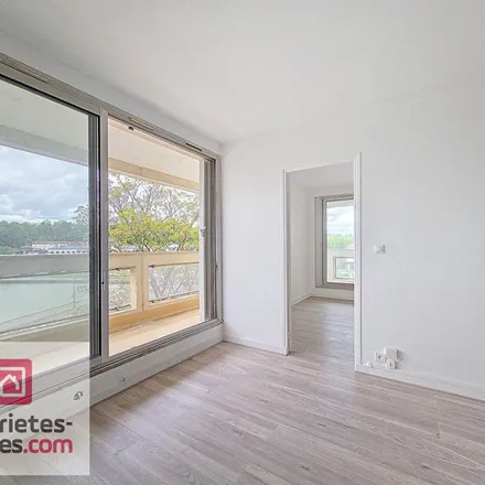 Rent this 2 bed apartment on 17 Cours Raoult in 77100 Meaux, France