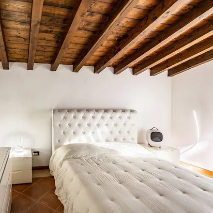 Rent this 3 bed house on Sirmione in Via Costantino il Grande, 25019 Desenzano del Garda BS