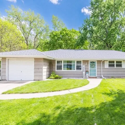 Buy this 3 bed house on 5330 North Longwood Drive in Peoria, IL 61614