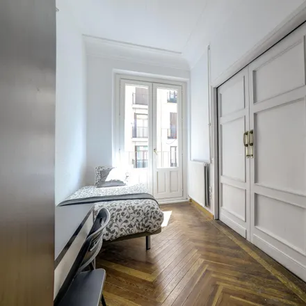 Rent this 1studio room on Madrid in Calle de Arrieta, 14