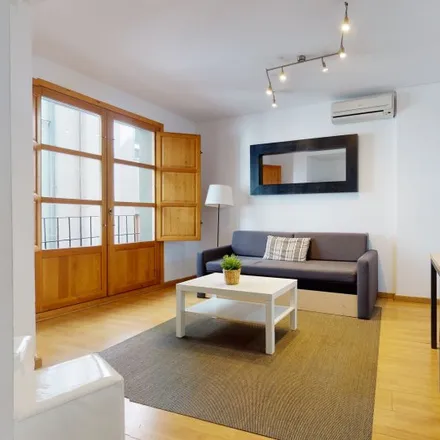Rent this 2 bed apartment on Plaça de Lope de Vega in 46001 Valencia, Spain