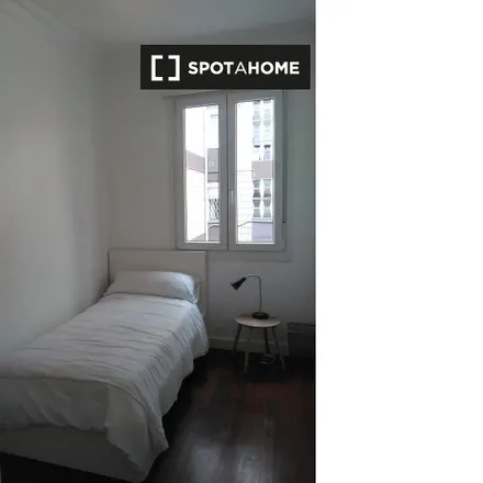 Rent this 3 bed room on Constantino tenorearen kalea / Calle Tenor Constantino in 5, 48003 Bilbao