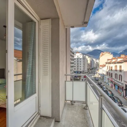 Image 5 - 54, 56 Rue de Stalingrad, 38100 Grenoble, France - Apartment for rent