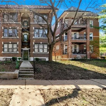 Buy this 2 bed condo on Waterman Boulevard in St. Louis, MO 63112