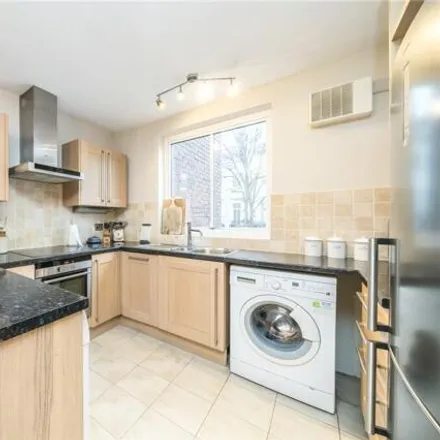 Image 2 - 5 Chepstow Villas, London, W11 3EE, United Kingdom - Room for rent