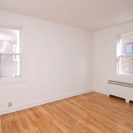 Rent this 2 bed apartment on 5550-5552 Rue Snowdon in Montreal, QC H3X 1Y9