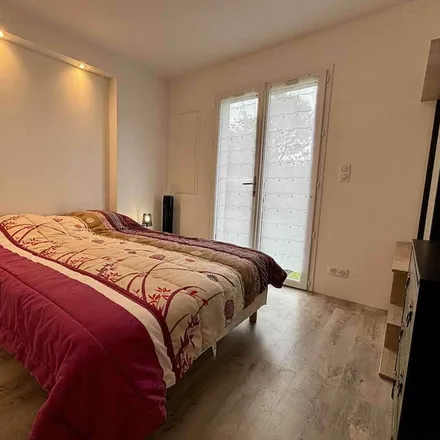 Rent this 2 bed house on Route de Saint-Georges in 17190 Saint-Georges-d'Oléron, France