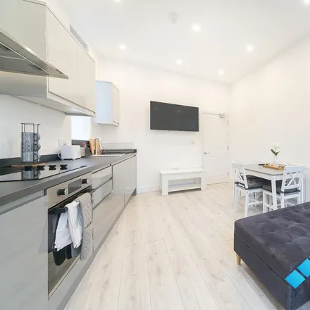 Image 3 - 53 Camberwell Road, London, SE17 2AW, United Kingdom - Apartment for rent