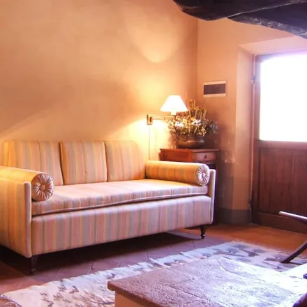 Rent this 5 bed house on 56036 Montopoli in Val d'Arno PI
