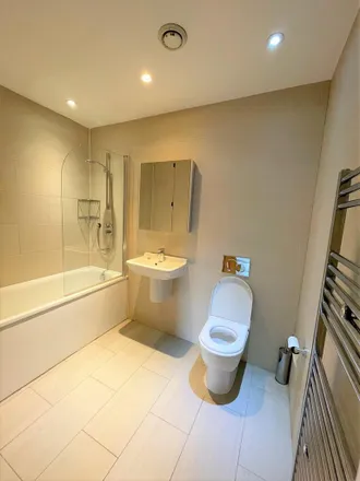 Image 5 - William Owsten Court, 2 Connaught Road, London, E16 2DB, United Kingdom - Apartment for rent