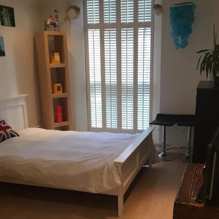 Rent this 5 bed room on 28 Longford Street in London, NW1 3NY