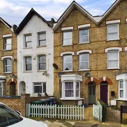 Image 2 - 100 Holly Park Road, London, N11 3HB, United Kingdom - Apartment for rent