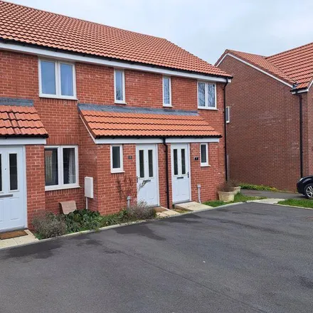 Rent this 2 bed townhouse on Cavendish Close in Calne, SN11 8GX