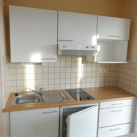 Image 7 - 5 Rue Camille Douls, 12000 Rodez, France - Apartment for rent