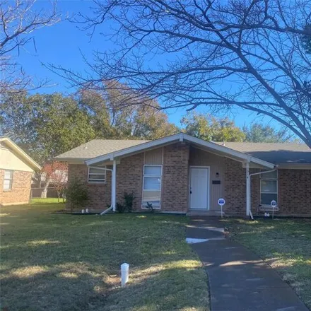 Rent this 3 bed house on 1914 Blueridge Dr in Duncanville, Texas