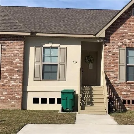 Rent this 3 bed house on 385 Silver Oak Drive in Kings Point, St. Tammany Parish
