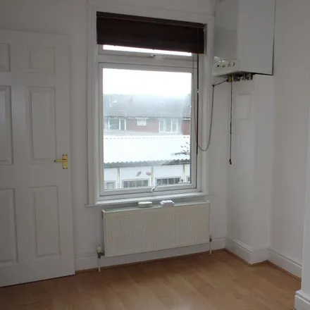 Image 7 - Rainhill Road, St Helens, L35 4PD, United Kingdom - Townhouse for rent
