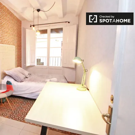 Rent this 4 bed room on Chigabiga in Carrer de Ferran, 08001 Barcelona