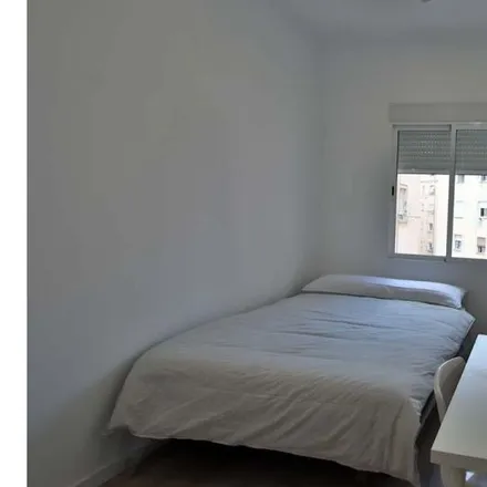 Rent this 3 bed room on Carrer de Campoamor in 7, 46021 Valencia