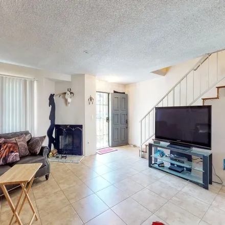 Image 6 - Sherman Way, Los Angeles, CA 91335, USA - Townhouse for sale