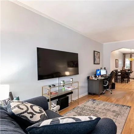 Image 3 - 740 East 37th Street, New York, NY 11210, USA - House for sale