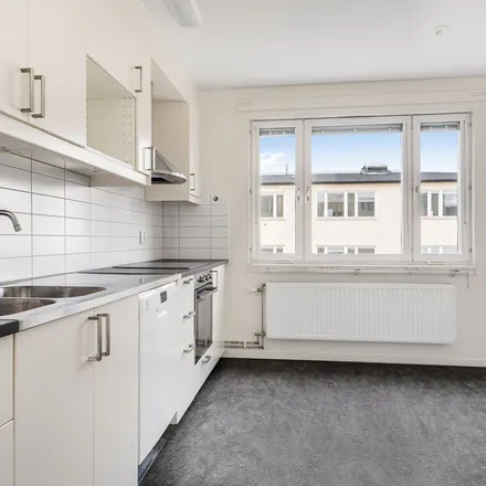 Rent this 3 bed apartment on Kungsfågelgatan 8 in 254 49 Helsingborg, Sweden