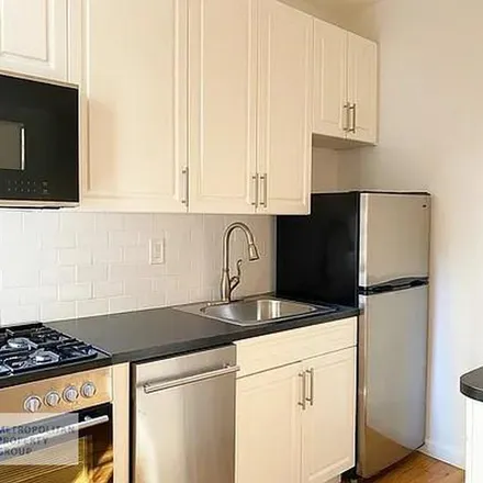 Image 2 - 885 Boston Avenue, Bridgeport, CT 06610, USA - Apartment for rent