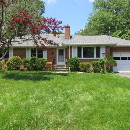 Rent this 3 bed house on 30 Holmes Cir in Farmington, Connecticut