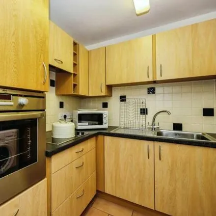 Image 5 - Padnell Road Surgery, Padnell Avenue, Havant, PO8 8DT, United Kingdom - Apartment for sale
