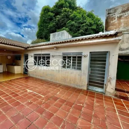 Buy this 5 bed house on Rua Eduardo de Oliveira in Lídice, Uberlândia - MG