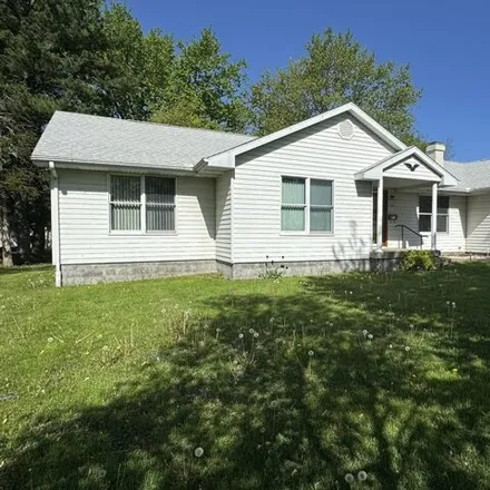 Buy this 3 bed house on 569 North Lawrence Street in Gibson City, Ford County