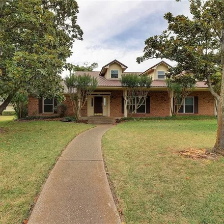 Image 3 - 1218 Mary Street, Clifton, TX 76634, USA - House for sale