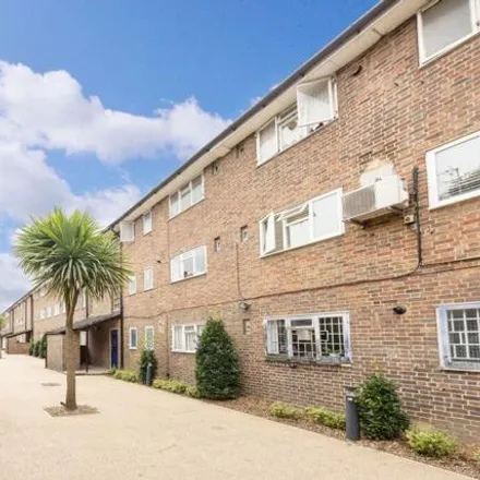 Buy this 3 bed apartment on The Sandhills in Limerston Street, London