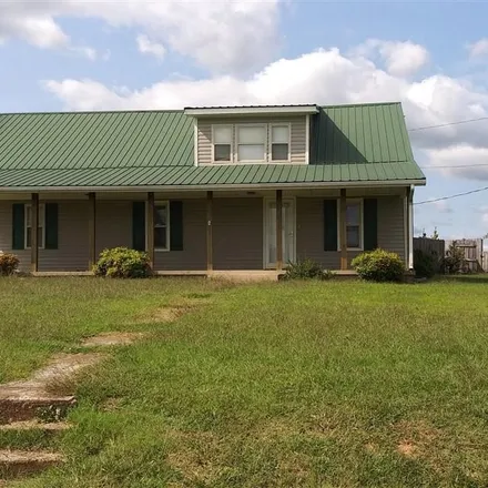 Buy this 3 bed house on 8764 Old Bowling Green Road in Glasgow, KY 42141
