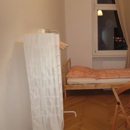 Rent this 5 bed room on Nettelbeckplatz in 13347 Berlin, Germany
