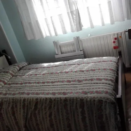 Rent this 4 bed room on Madrid in Calle Viñegra, 5