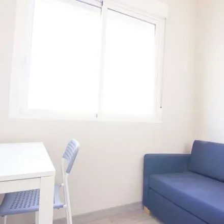 Rent this 6 bed apartment on Avinguda del Regne de València in 63, 46005 Valencia
