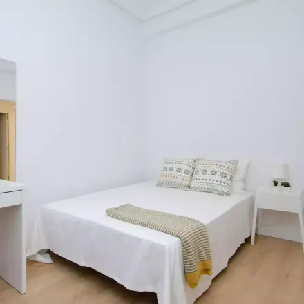 Rent this studio room on Calle del Doctor Esquerdo in 16, 28028 Madrid