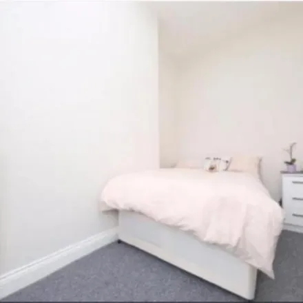 Image 5 - 94 Highlever Road, London, W10 6PN, United Kingdom - Apartment for rent