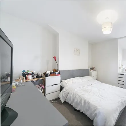 Image 6 - 255 Burlington Road, London, KT3 4NE, United Kingdom - Apartment for rent