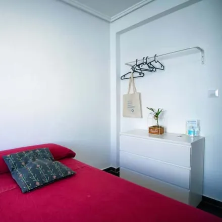 Rent this 4 bed room on Carrer de Pinzón in 46001 Valencia, Spain