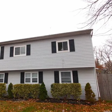 Rent this 2 bed house on 4 Hudson Avenue in Sayville, Islip