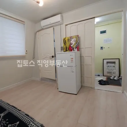 Rent this studio apartment on 서울특별시 강남구 신사동 511-16