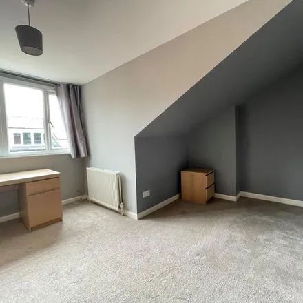 Rent this 2 bed apartment on Vicarage Street in Leeds, LS5 3HQ