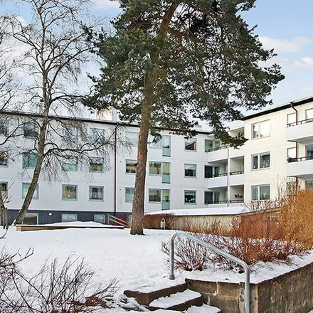 Rent this 3 bed apartment on Hjortmossegatan 123 in 461 51 Trollhättan, Sweden